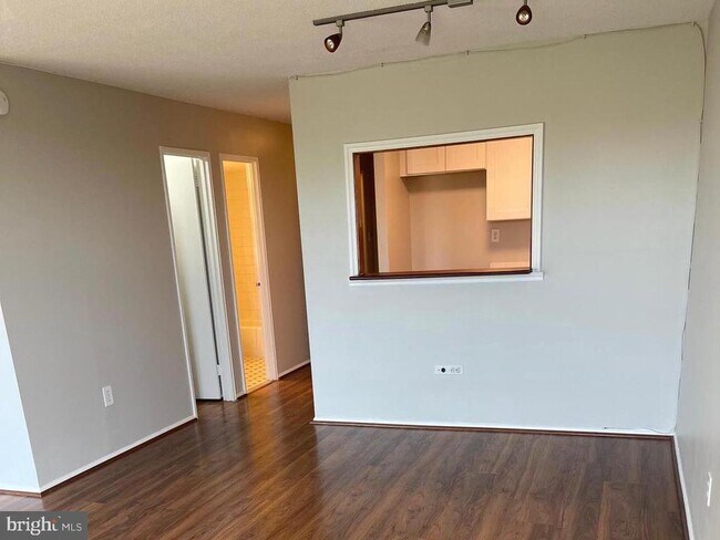 Photo - 4600 S Four Mile Run Dr Unit 610