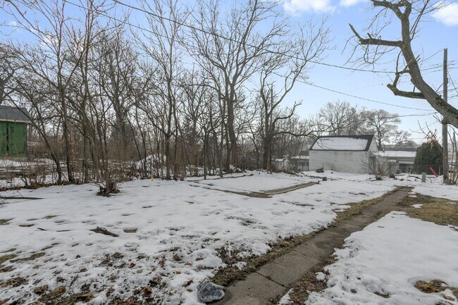 Photo - Now Available. Vouchers accepted! Unidad 2