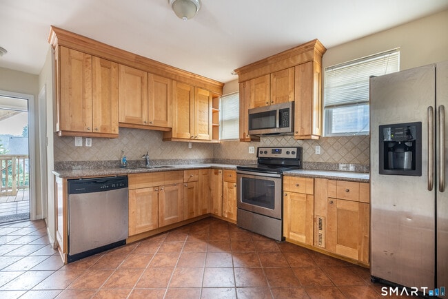 Building Photo - 727 Brewster St Unit 2nd Floor