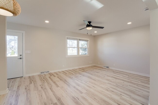 Photo - UPDATED 2 Bedroom Duplex With Garage!!
