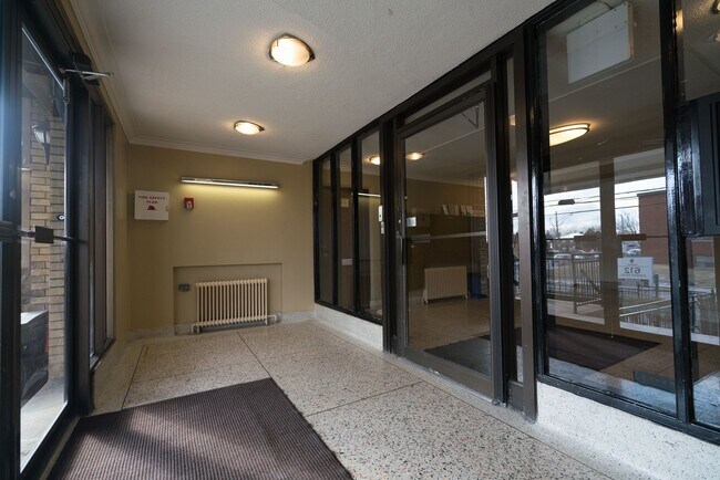 Photo - 612 Dawes Rd Unité 303