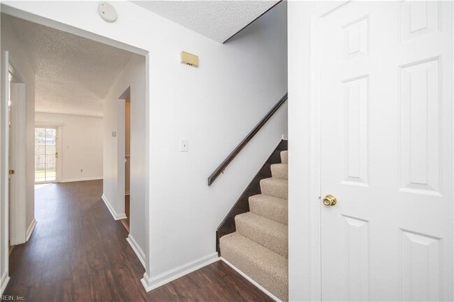 Photo - 908 Vincent Ct