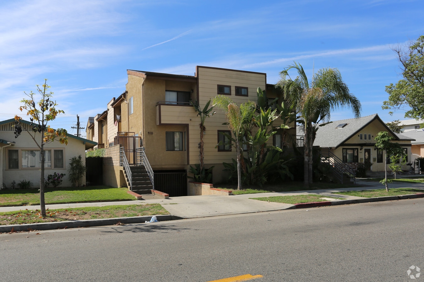 Photo - 908-910 E Harvard St