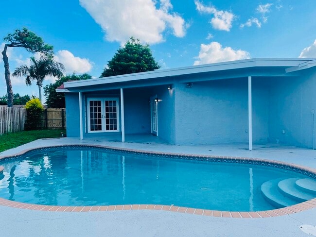 Photo - 1775 SW 8th St