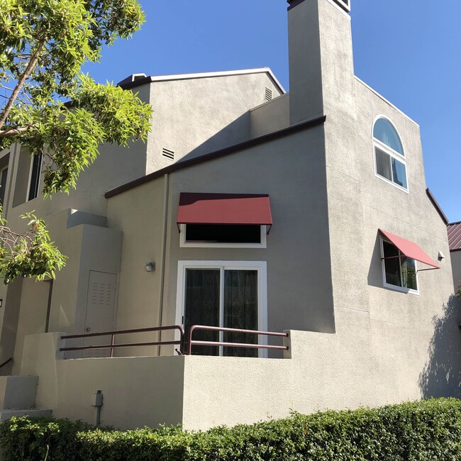 Balcony - 43 E Court Ln Townhome