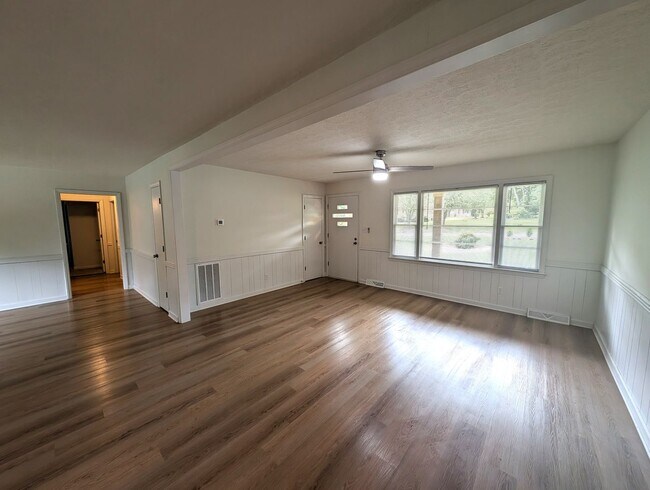 Photo - CherryVille Downtown, 3 bedroom, 100% Upgr...