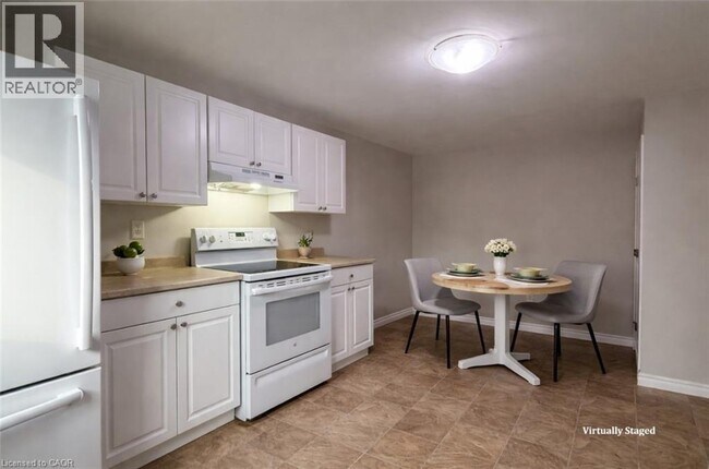 Photo - 3 King St E Unité Apt