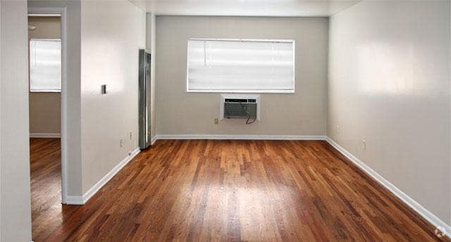 Photo - Yearling Green