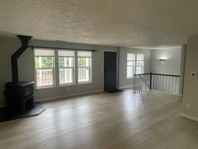 Building Photo - 3228 SW Dolph Ct