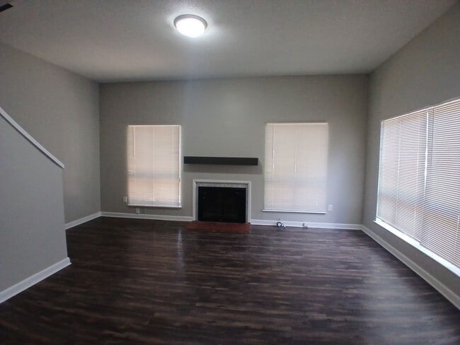 Photo - Newly Refreshed 3 bedroom 2 bath Duplex - Open To Section 8
