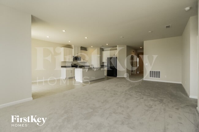 Photo - 3058 Hill Point St