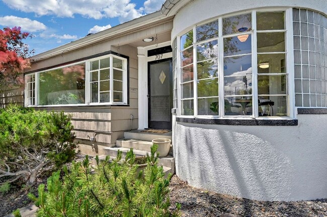 Building Photo - 1 Bedroom, 1 Shared Bath, Common Area Shar... Unit Room-2 Rental