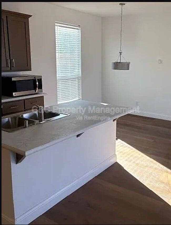 Photo - 759 W Chase Ave