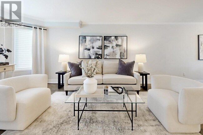 Photo - 284 Lancrest St