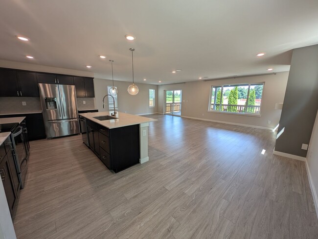 Photo - LIKE-NEW 4 bedroom home in Lacey!