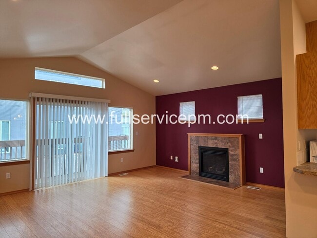 Building Photo - Private Drive Townhome Near Stone Ave N | 3 Bed, 2 Bath, 2-Car Garage, Deck + Fenced Yard