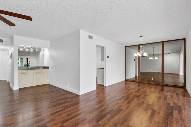 Photo - 6612 Spring Bottom Way Unidad 186