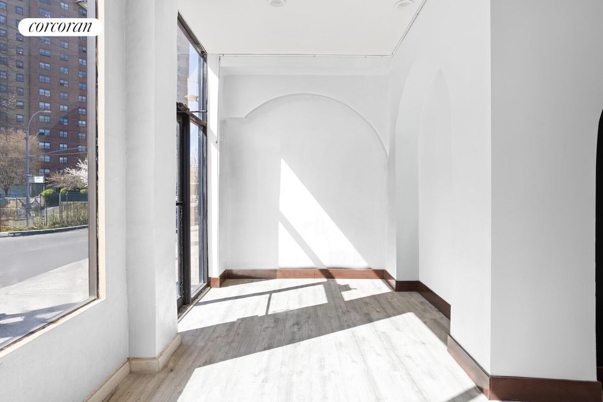 Photo - 960 DeKalb Ave