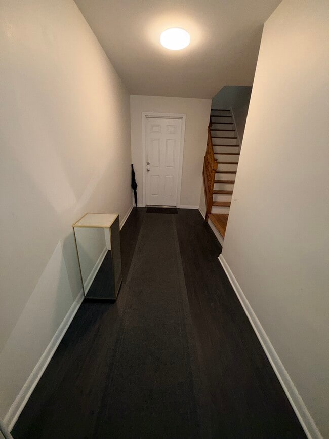 Vestíbulo de entrada - 35-26 32nd St Unidad 2