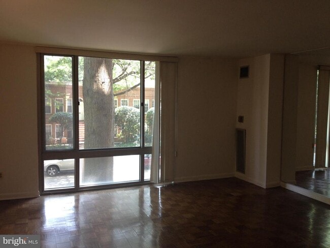 Photo - 950 25th St NW Unit 211N