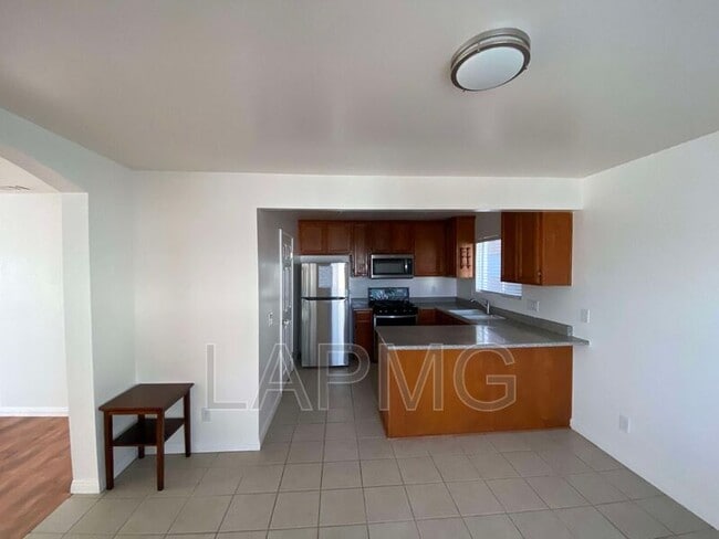 Photo - 762 W 21st St