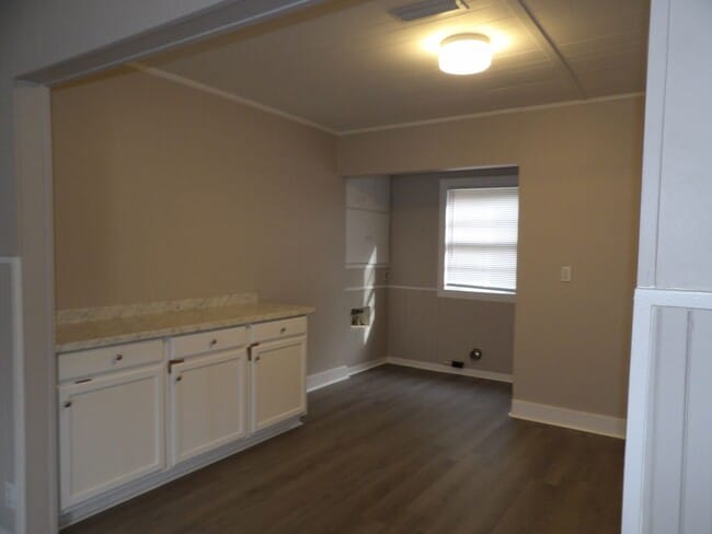 Photo - 204 E Adams St