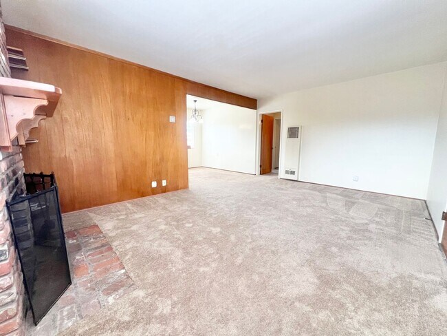 Photo - Spacious 2 Bed, 1 Bath with Vintage Charm & Garage – Quiet Top-Floor Unit Unit 800 Roswell #4