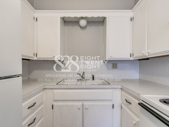 Photo - *COMING SOON - TOURS EST TO BEGIN 6/12/26* 2 Bed/1 Bath Tri-plex Home in Noble Unit 614 S 7th St