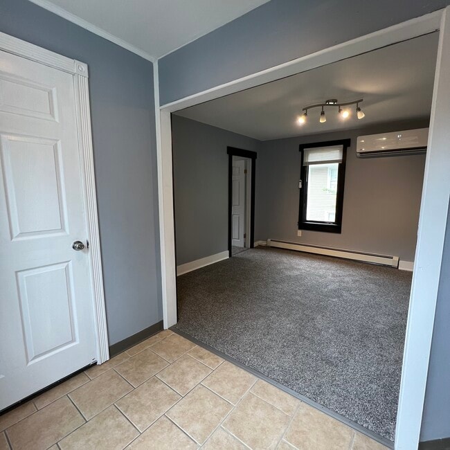 Photo - 42 Oak St Unit 1br  2