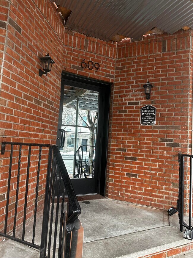 Building Photo - 609 New York Ave Unit 2R