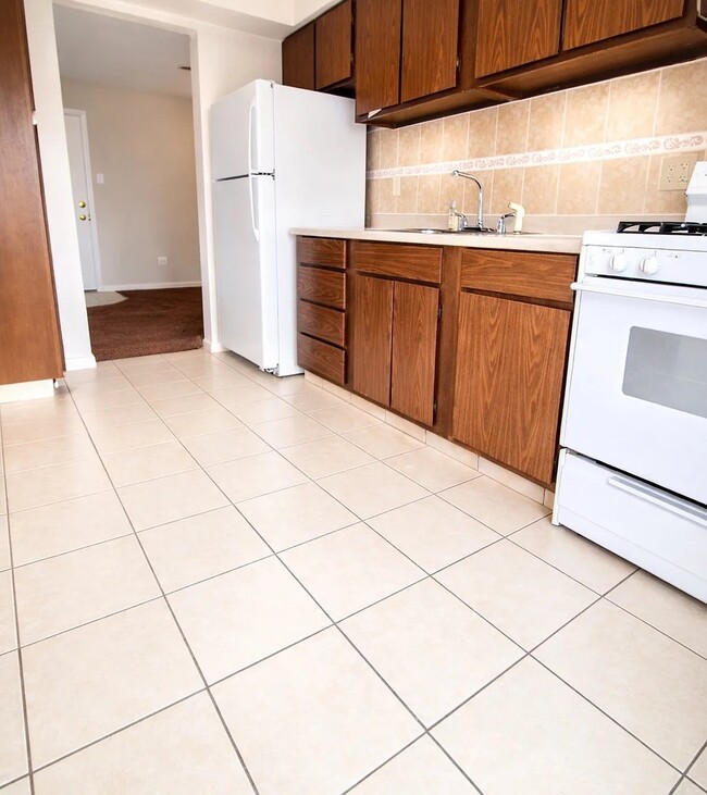 Photo - Canterbury Court