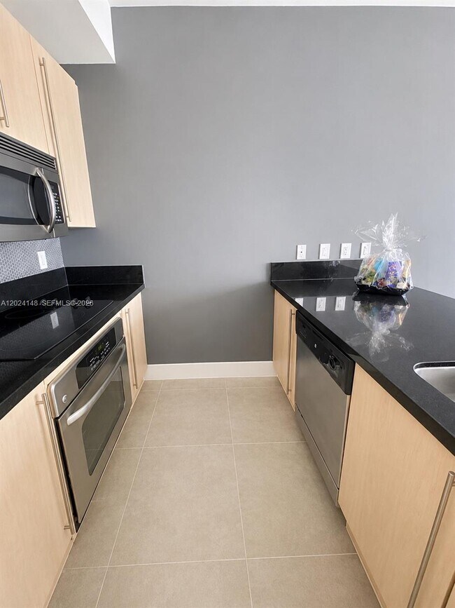 Photo - 79 SW 12th St Unit 1405-S