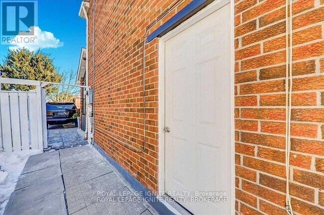Photo - 32 Lansbury Dr