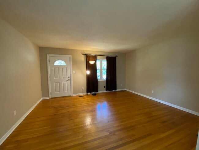Photo - 899 Tamarack Ave