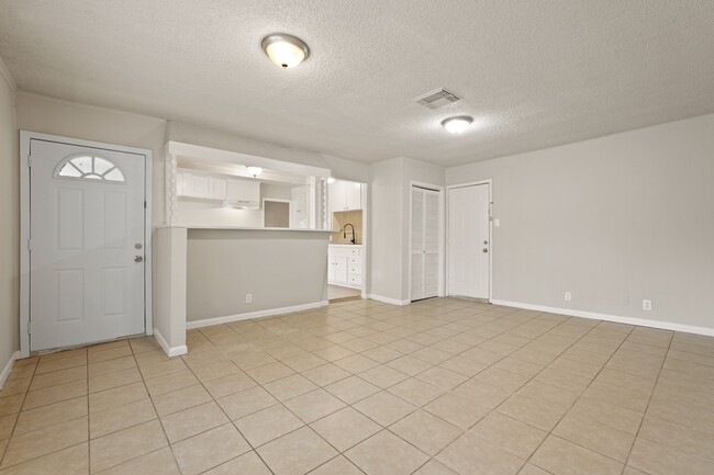 2406 Pomona Dr