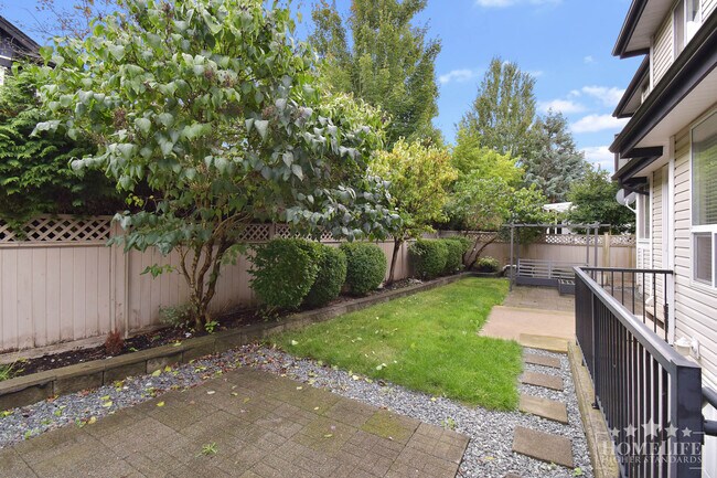 Photo - Stunning 5-Bed, 4-Bath Home with Dual Kitc... Unit House