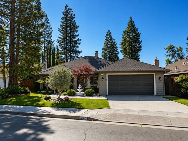 Building Photo - 802 E Catalina Cir