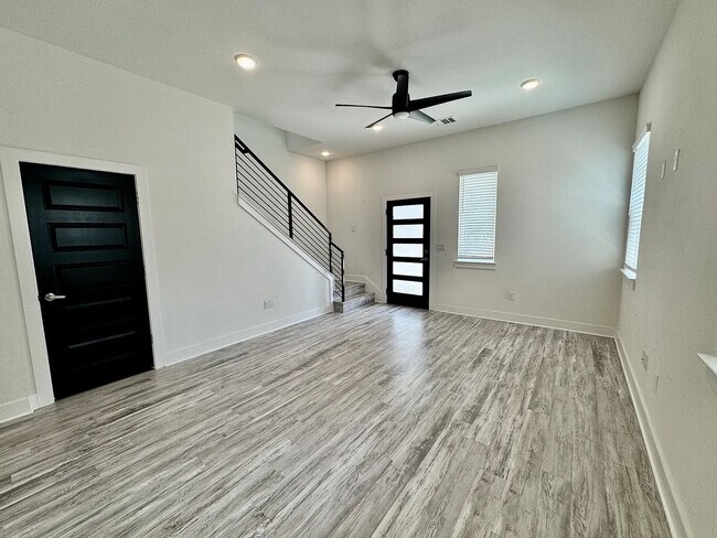 Photo - Modern Farmhouse montopolis