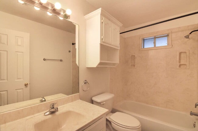 Photo - 1308 W Prosperity Dr Unit Apt C