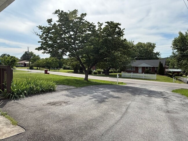 Photo - 3/2 bath home - Town Acres School District!