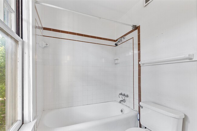 Photo - 806 Winbern St Unidad 1