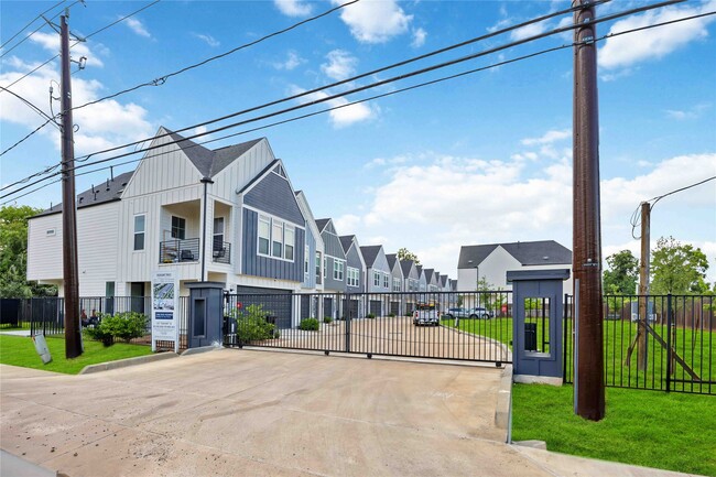 Photo - 6109 Campos Dr