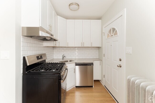 Building Photo - 520 W Cornelia Ave Rental
