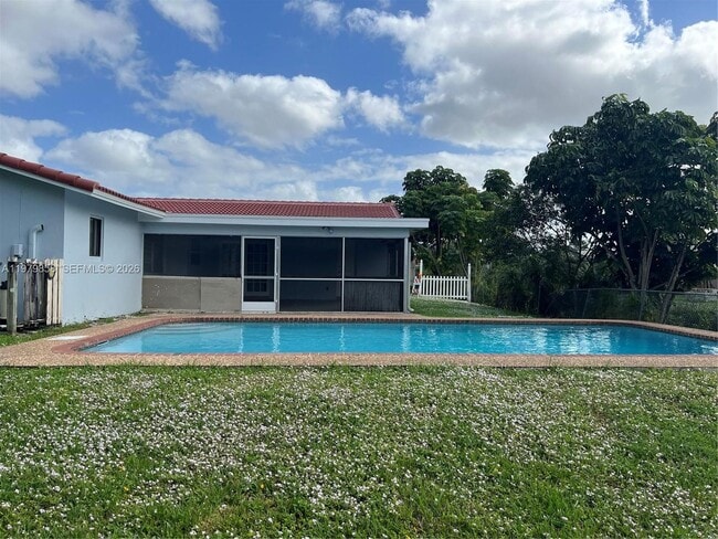 Building Photo - 7520 NW 44th Ct