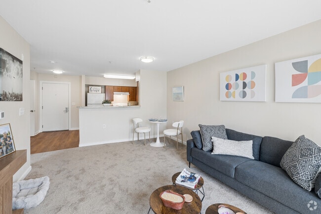 1BR, 1BA - 703SF - Living Room / Dining Room