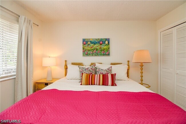 Photo - 1686 Blue Point Ave Unidad B7