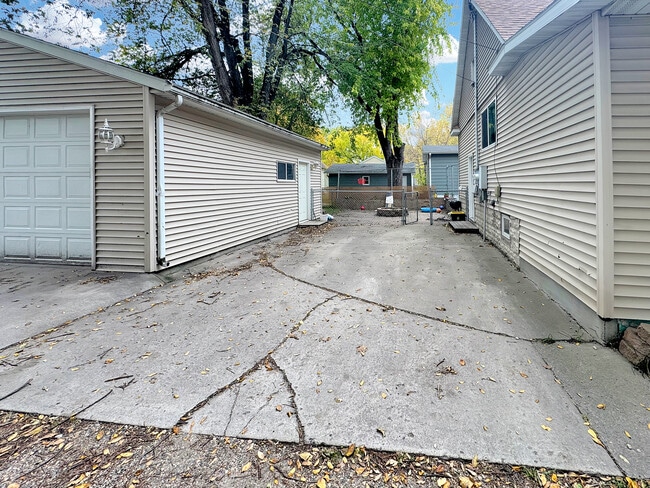 Parking - 1118 9th Ave N Unit Down