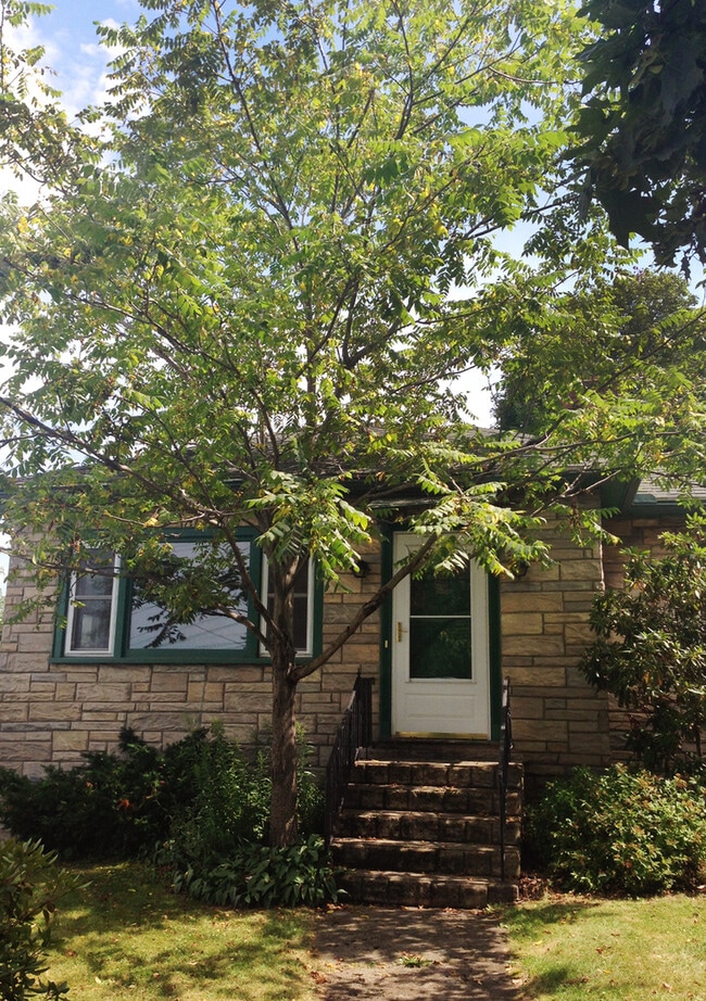 Photo - 419 Colchester Ave