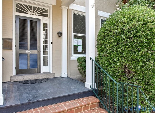 Building Photo - 2105 Stuart Ave