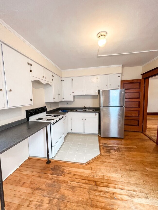 Photo - 208 King St Unit 208 King St